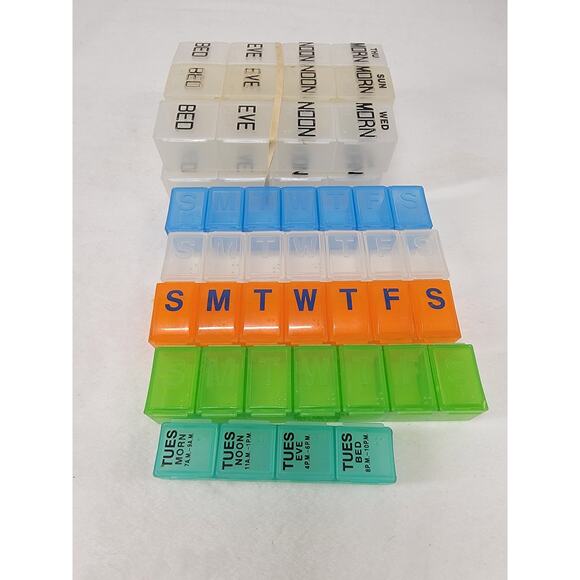 Lot of 16 gently used Pill Sorter containers - Picture 2 of 9